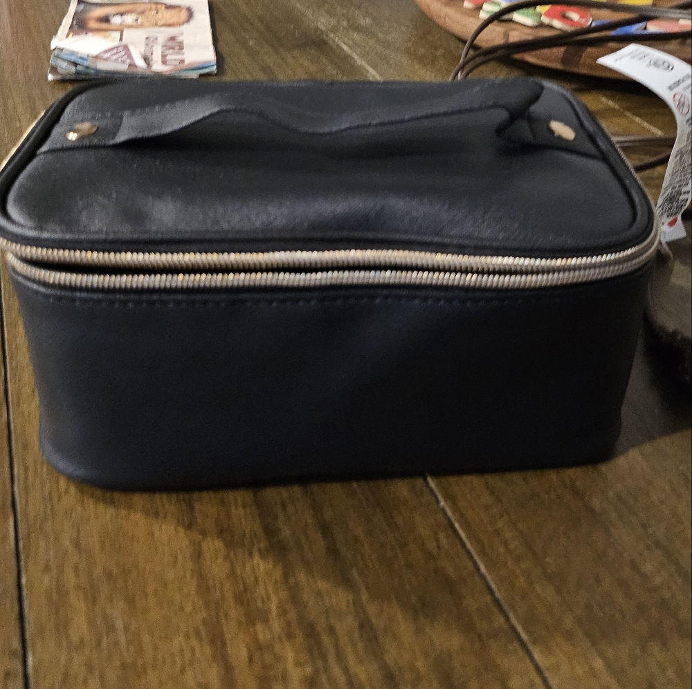 Makeup bag - Picture 2 of 3